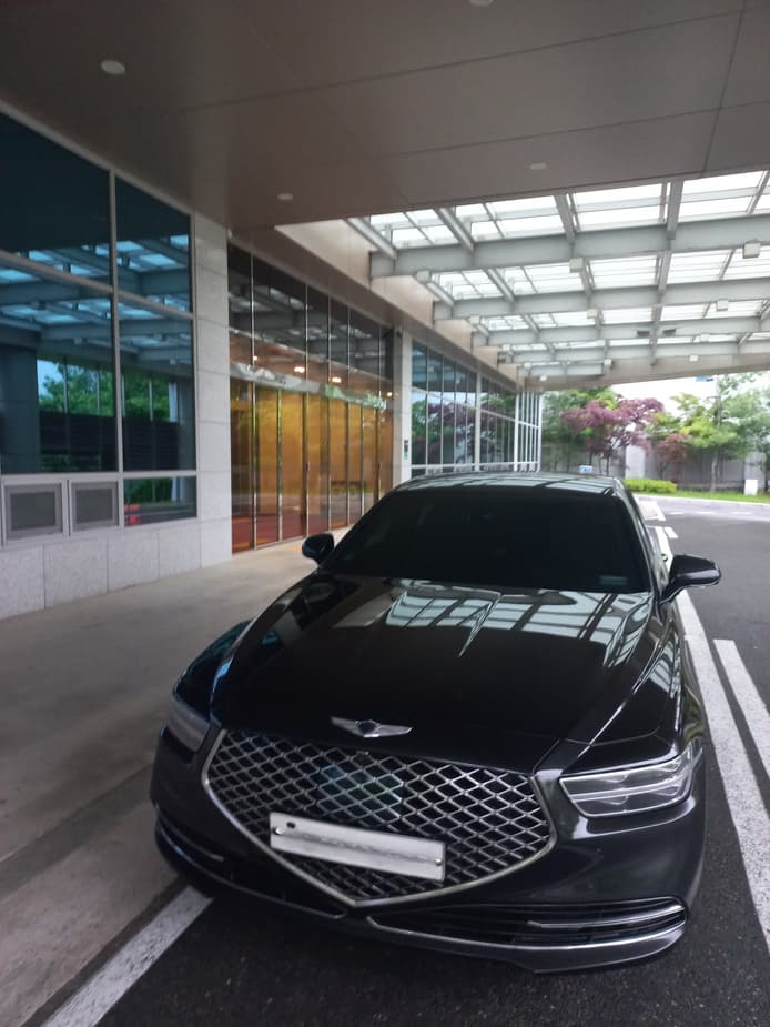 Genesis G90 Sedan